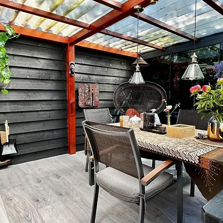 Ferienhaus Cozy Retreat, By The