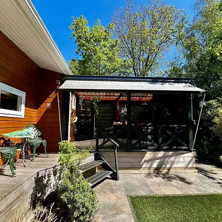 Ferienhaus Cozy Retreat, By The