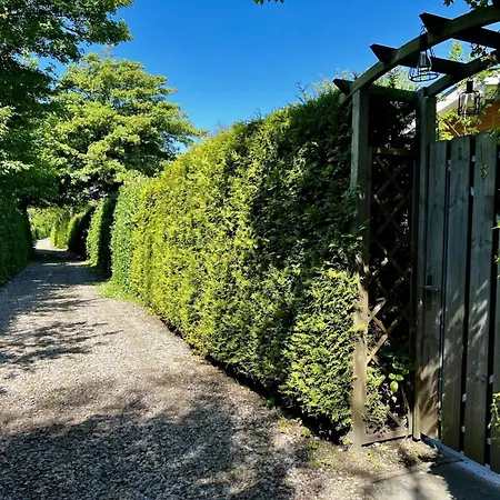 別荘 Cozy Retreat, By The *