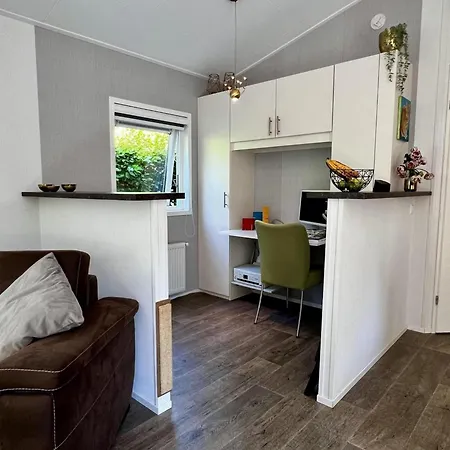 別荘 Cozy Retreat, By The *